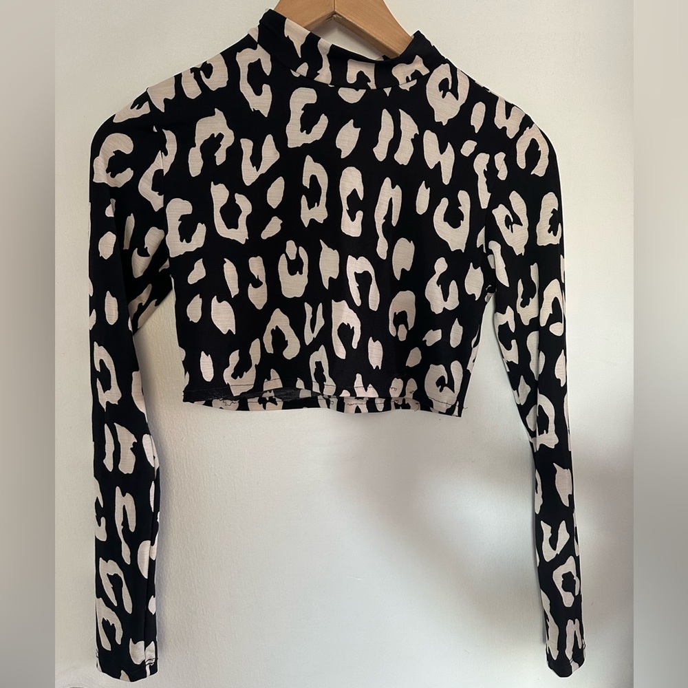 🌻 Leopard Print Long Sleeve Crop Top 🌻